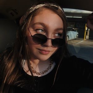 Meet your Posher, Sydni